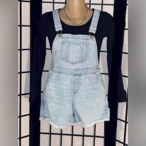 ART CLASS |  GIRLS LIGHT WASH |  DENIM Cut-Off Short Bib OVERALLS. SZ.MED |